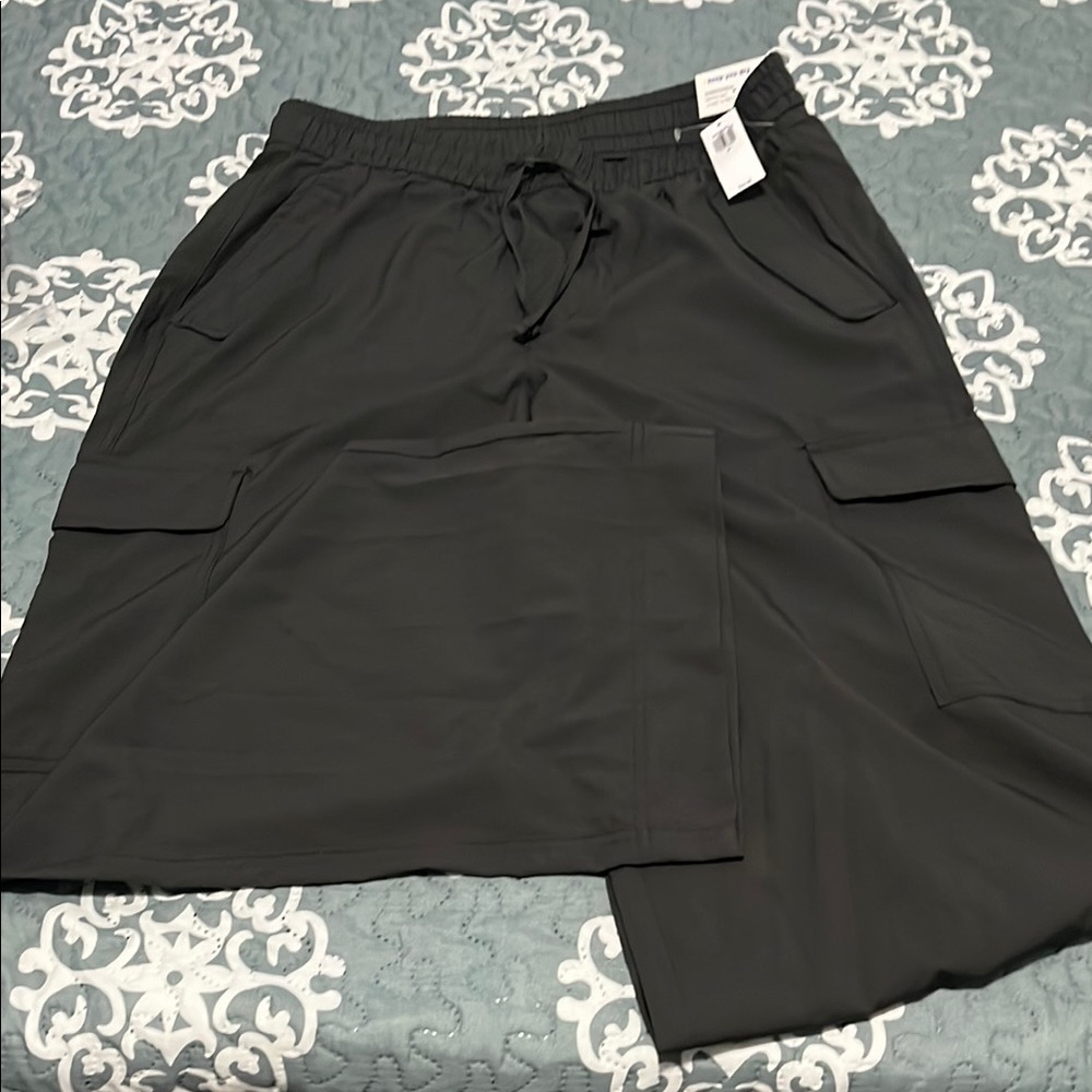 Dark gray super thin pants - old navy size medium. Stretchy waist- pull on!